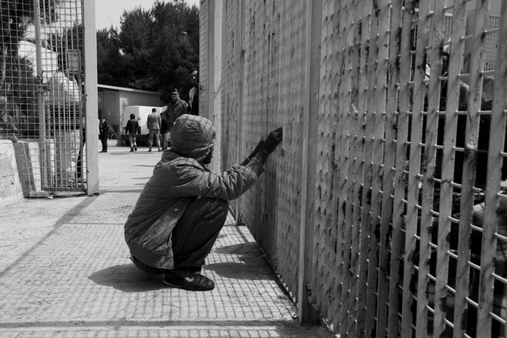 Lampedusa (AG), 24/04/2013, un giovane migrante nel Centro di accoglienza. Lampedusa CIE - © Salvatore Esposito